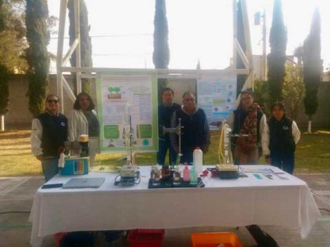 Comunidad de Ciencias Básicas UATx expone proyectos para protección de acuíferos, en Cecyte 10 de Yauhquemehcan imagen 1
