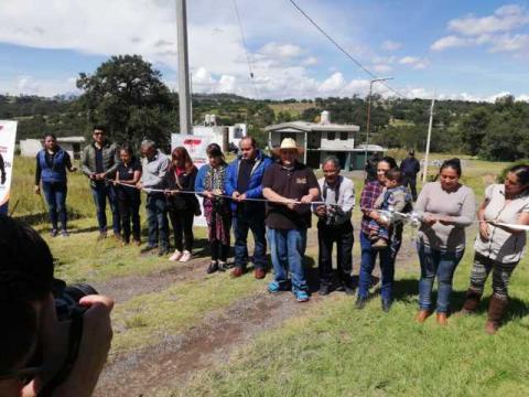 Alcalde entrega 441 ml de electrificación en las calles Carranza y la Joya imagen 3