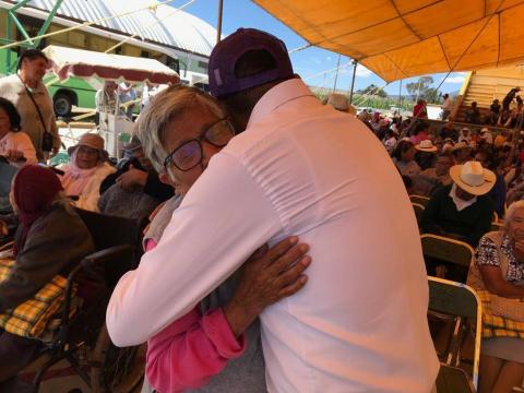 Celebran en Ixtenco día del abuelo con mega festejo imagen 2