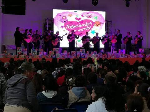 Alcalde de Tecopilco festejo en grande a las mamás en su día imagen 1
