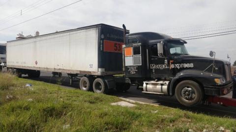 Recuperan un tracto camión con reporte de robo en Ayometla