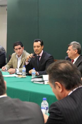 Se Reúne Orlando Santacruz con SCT para conocer Proyectos Carreteros 2014 imagen 3