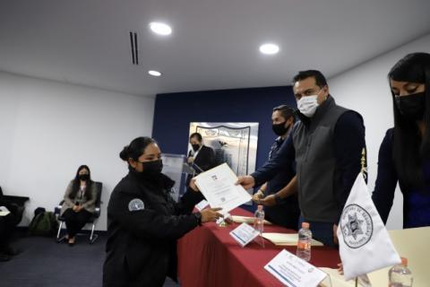 Reciben su certificado único policial 50 elementos de la SSC