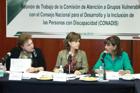 Lorena Cuéllar: Impostergable dar mayor protección a la familia y a la niñez imagen 2