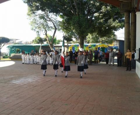 Encabeza presidenta honorifica del DIF homenaje al Lábaro Patrio imagen 3