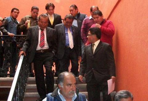 Conforman diputados electos bloque opositor al PRI