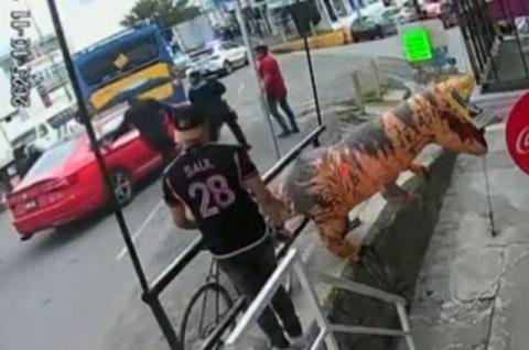 Intento de extorsión a conductor de transporte termina en balacera en pleno centro de Zacatelco; exponen a ciudadanos