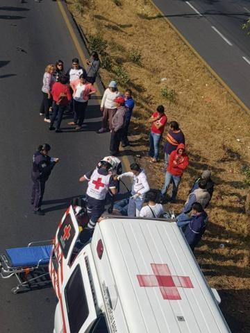 Tráiler arrolla a motociclista sobre la carretera Tlaxcala- Apizaco imagen 3