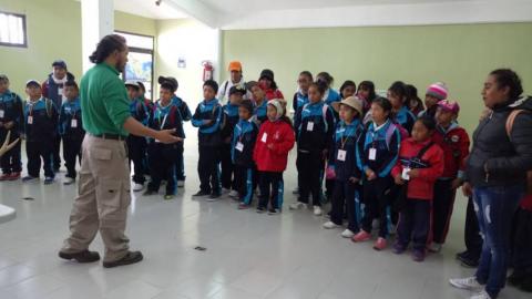 Alcalde de Tequexquitla otorga un rato de diversión a niños imagen 3