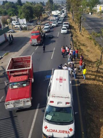 Tráiler arrolla a motociclista sobre la carretera Tlaxcala- Apizaco imagen 1