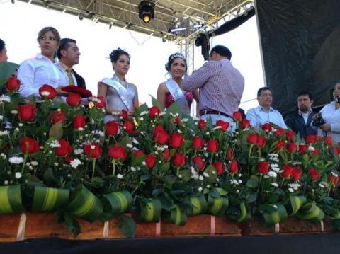 Coronación de reina de la Feria de las Tradiciones en Tetla imagen 3
