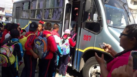 Alcalde de Tequexquitla otorga un rato de diversión a niños imagen 2