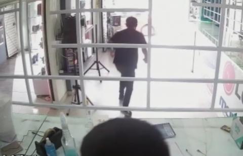 Sujeto se da a la fuga con dos celulares en Chiautempan; fingió una compra
