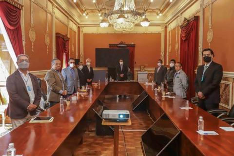 Gobernador Mena se reúne con dirigentes de partidos políticos