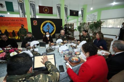 Lorena Cuéllar encabeza mesa de seguridad en la 23 zona militar