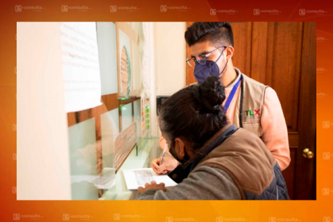 Entrega programa Supérate seguro de vivienda a familia de Ixtacuixtla