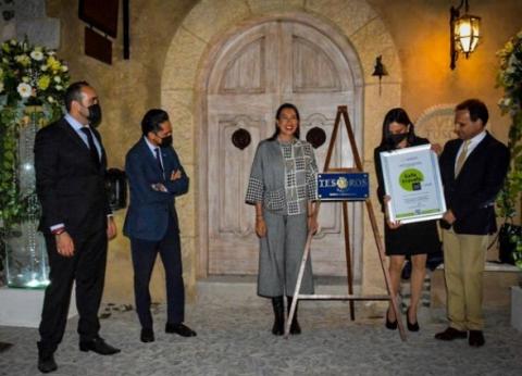 Devela Secture placa “Tesoros de México” en hotel villa toscana Val´Quirico imagen 2