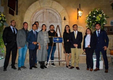 Devela Secture placa “Tesoros de México” en hotel villa toscana Val´Quirico imagen 1