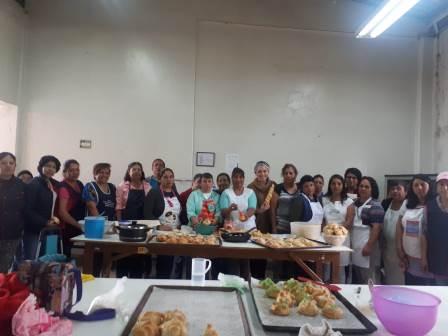 Brinda SMDIF Tlaxcala cursos de panadería de Día de Muertos