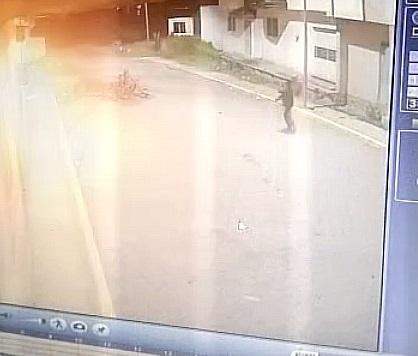 Arrojan explosivo a casa de presidente de comunidad de San Pablo del Monte
