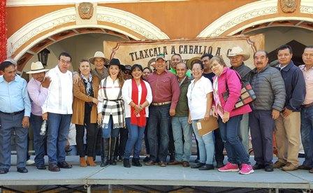 Cabalgata de la Mexicanidad recorre la Ciudad de Tlaxcala imagen 2