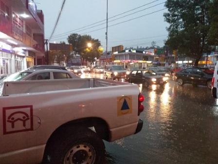 Activan protocolos de atención y apoyo por fuerte lluvia