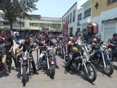 Da banderazo de salida alcalde de Chiautempan a Motoclub imagen 2