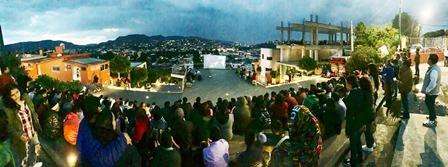Reúne “Cine al Aire Libre” en la capital a cientos de jóvenes imagen 2