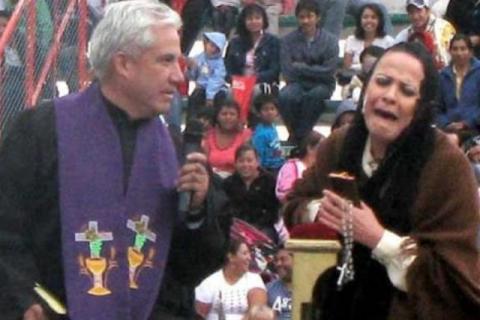 El doble discurso del cura Noé Rodríguez