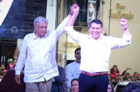 AMLO brinda “espaldarazo” a Rubén Terán