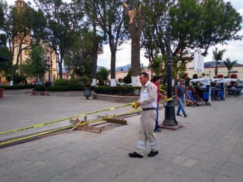 Acordonan el Parque del Centro de Tlaxco para evitar contagios imagen 1