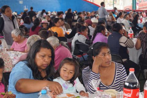 Celebra ayuntamiento de Teacalco a las mamás imagen 3