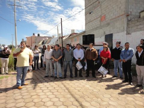Banderazo a pavimentación en Tzompantepec imagen 1