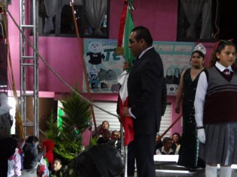Da alcalde Miguel Ángel Caballero Yonca el Grito de Independencia en Ixtenco imagen 1