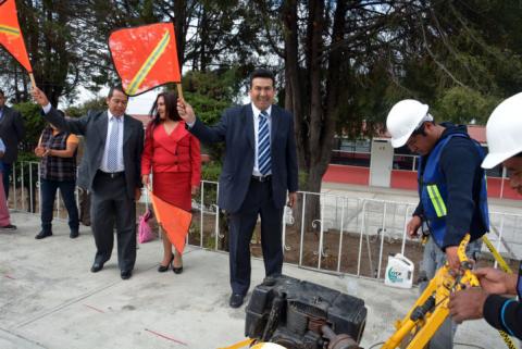 Construye ayuntamiento capitalino techumbre en escuela de Cuauhtelulpan imagen 2