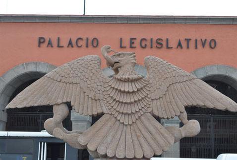Diputados locales pedirían plazas a cambio de protección