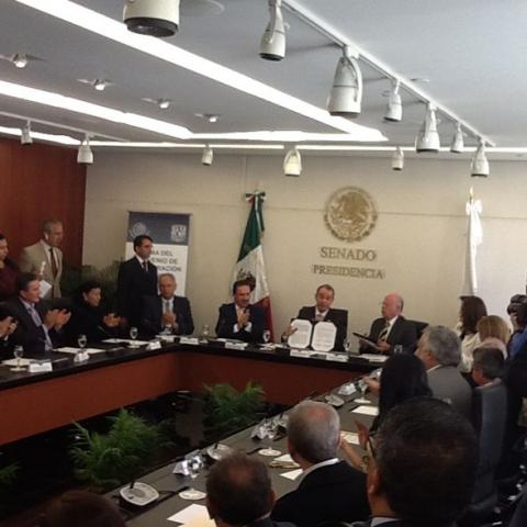 Firman convenio de colaboracion el Senado de la República y la UNAM imagen 2