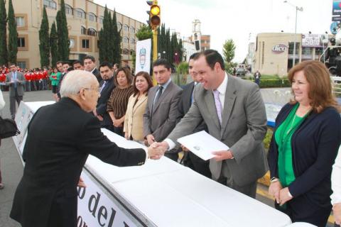 Recibe el alcalde de Apizaco copia del acta notarial de donación de “La Maquinita”