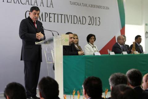 Entrega gobernador "Premio a la Competitividad Tlaxcala 2013"