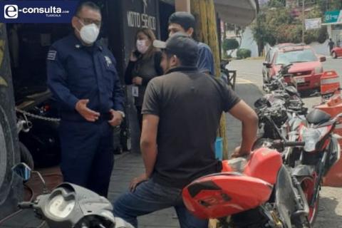 Policía y comercio de Totolac dialogan para evitar la obstrucción del paso peatonal
