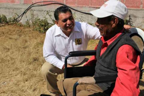 Seguridad, servicios y empleo, principales demandas de Apetatitlán: Eloy Reyes imagen 1