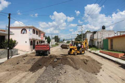 Da Filemón Acoltzi banderazo de arranque a obras de adoquinamiento imagen 5