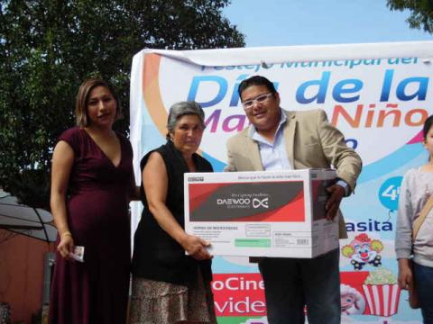Con magno festejo celebró Apetatitlán a madres e hijos imagen 2