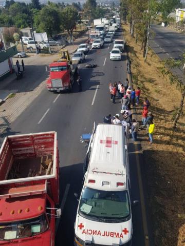 Tráiler arrolla a motociclista sobre la carretera Tlaxcala- Apizaco imagen 2