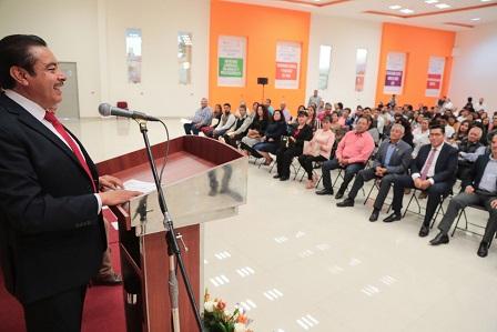 Entregan dictámenes de becas comisión y becas económicas