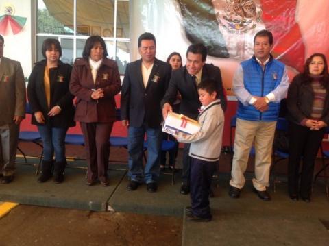 Segunda entrega de estímulos a la educación benefician a 400 niños chiautempenses imagen 2