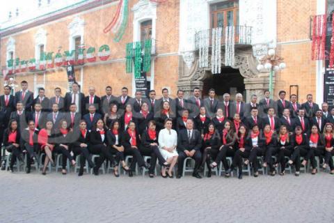 Alcalde realiza el Arrio del Lábaro Patrio en el 209 de la Independencia de México imagen 2