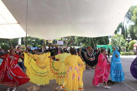 Abuelitos engalanan la feria Nativitas 2016 con sus danzas y bailes imagen 2