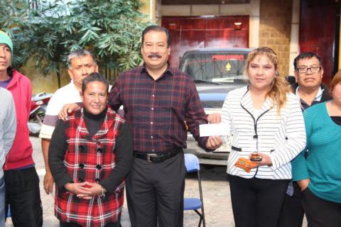 Entregan apoyo para cámara de seguridad en Zacatelco imagen 2