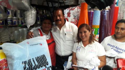 Visitó Francisco Román mercado municipal de Zacatelco imagen 7